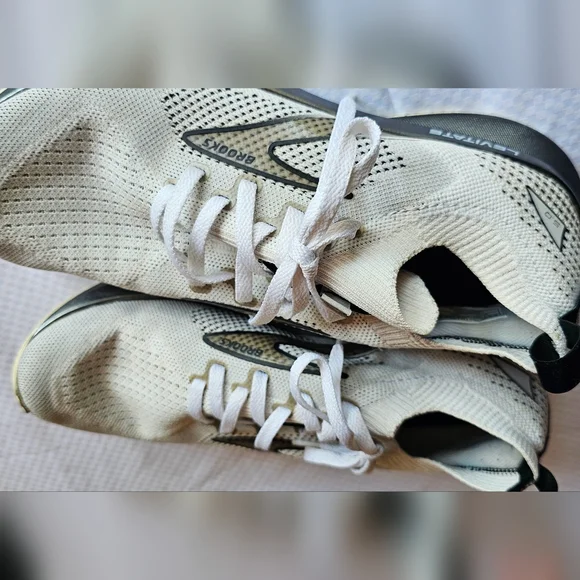 Brooks‎ White and Gray Athletic Shoes - Picture 4 of 6
